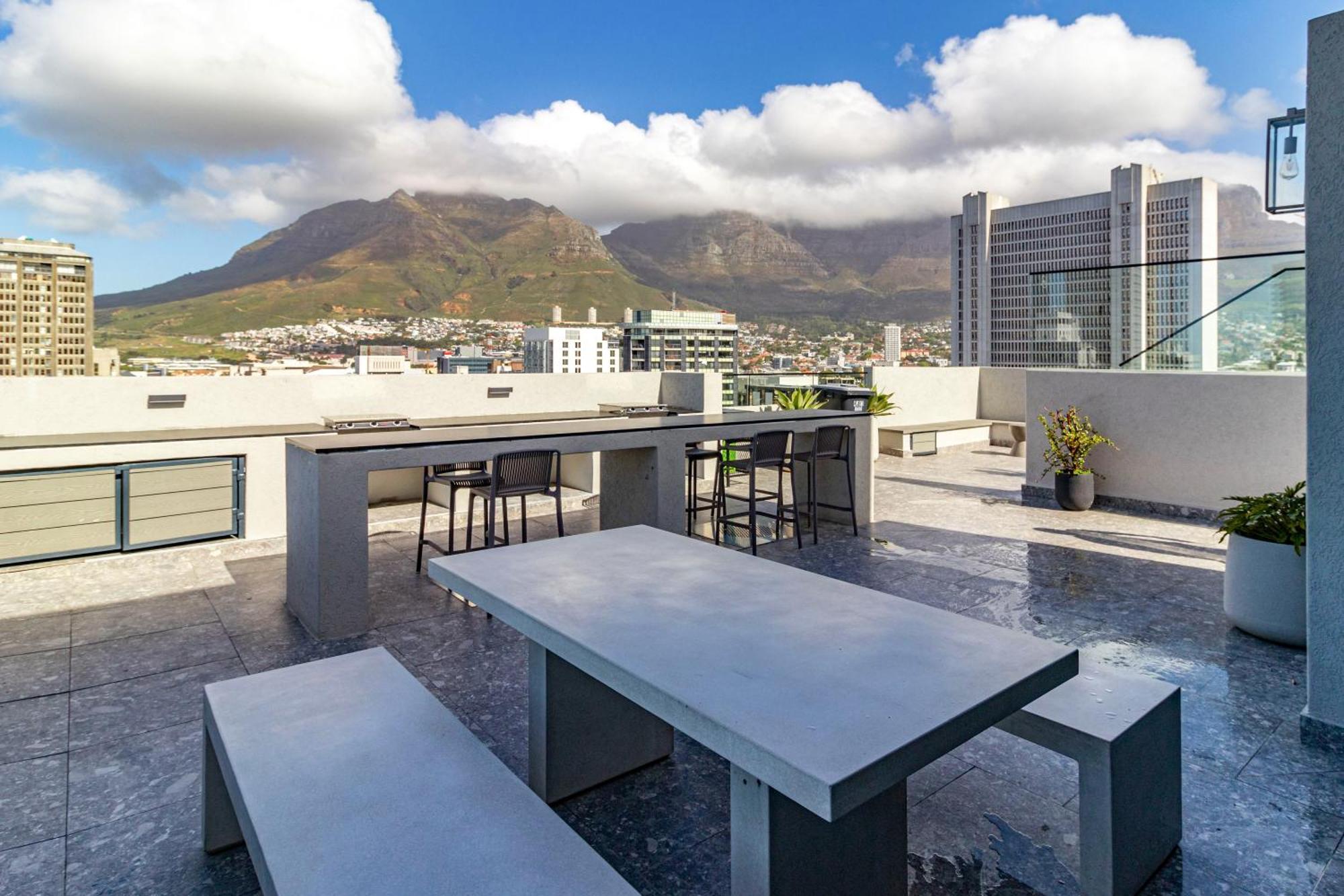 Brand New, Modern In Loop Street Kaapstad